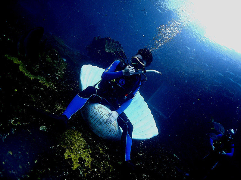 如何控制中性浮力？