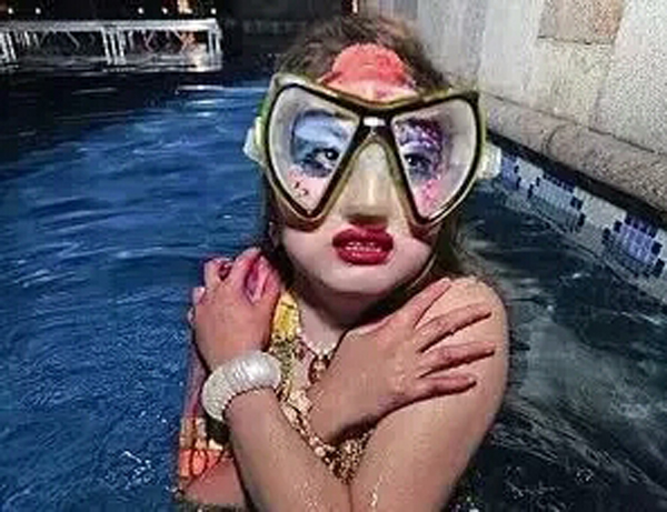 潛水拍照新姿勢，放下你的剪刀手，我們來這樣拍