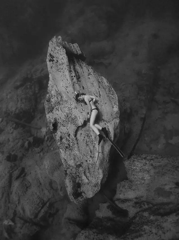 潛水拍照新姿勢，放下你的剪刀手，我們來這樣拍