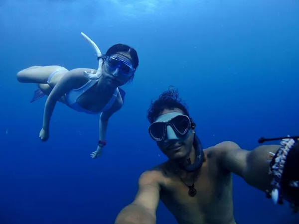 潛水拍照新姿勢，放下你的剪刀手，我們來這樣拍