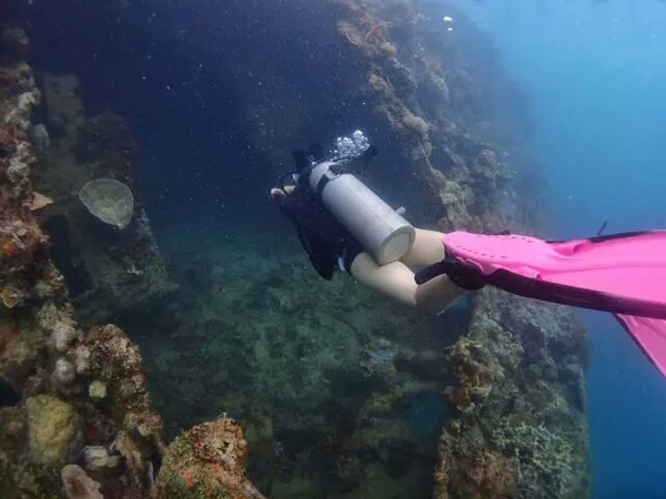 潛水拍照新姿勢，放下你的剪刀手，我們來這樣拍